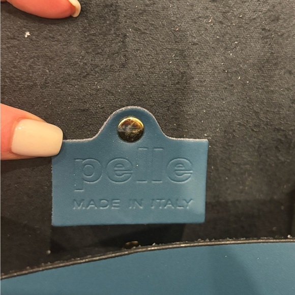 Pelle NWOT women’s Leather Made In Italy Shoulder Bag With Belt Chain Strap Blue - Picture 4 of 6